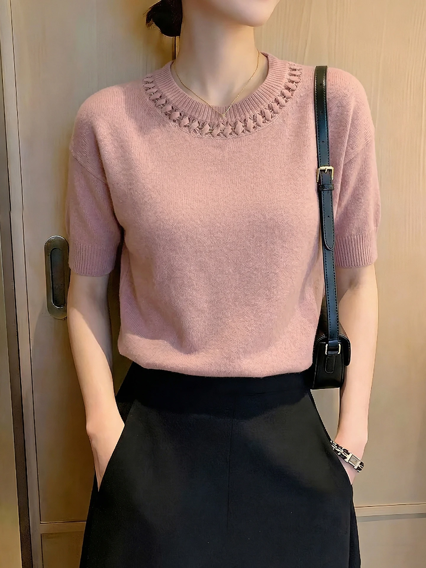 Summer 2026 Trendy Short Sleeve Knitted Sweater Soft Skin-friendly Sweet Gentle round Neck Overhead Top Korean Style Loose Fit
Summer 2026 Trendy Short Sleeve Knitted Sweater Soft Skin-friendly Sweet Gentle round Neck Overhead Top Korean Style Loose Fit