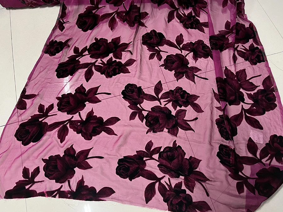 High Quality Real Silk Gold Velvet Fashion Design Designer Fabric Festive Wine Red Rose Rotten Wedding Dress Cloth
High Quality Real Silk Gold Velvet Fashion Design Designer Fabric Festive Wine Red Rose Rotten Wedding Dress Cloth