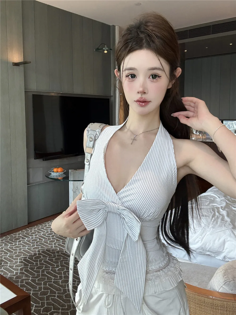 Summer Stripe Knot V-neck Hanging Neck Vest Women's Pure Desire Personality Sweet Spicy Short Style Top Korean Vers...
Summer Stripe Knot V-neck Hanging Neck Vest Women's Pure Desire Personality Sweet Spicy Short Style Top Korean Vers...