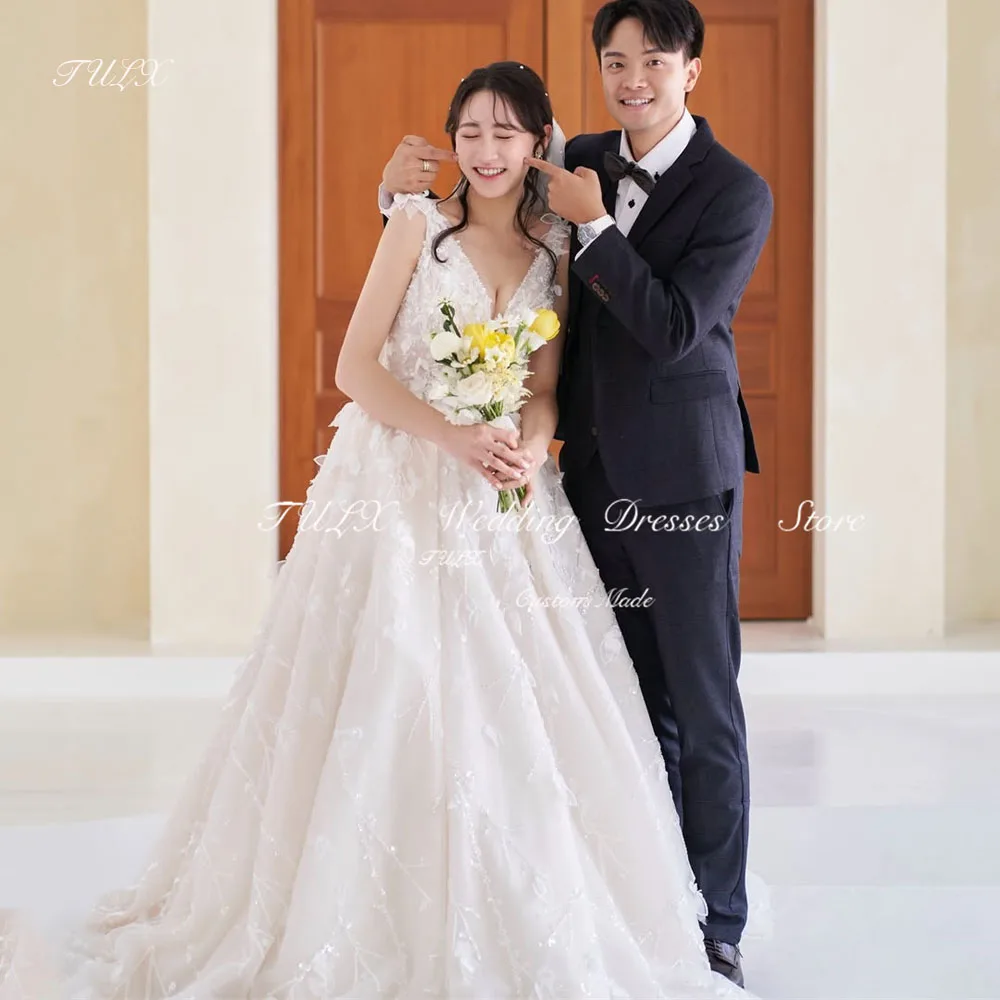 TULX Luxury Lace Flower Wedding Photo Shoot Dress Deep V Neck Tulle Floor Length Korea Bridal Gowns Corset 웨딩드레스 Customized 2025
TULX Luxury Lace Flower Wedding Photo Shoot Dress Deep V Neck Tulle Floor Length Korea Bridal Gowns Corset 웨딩드레스 Customized 2025