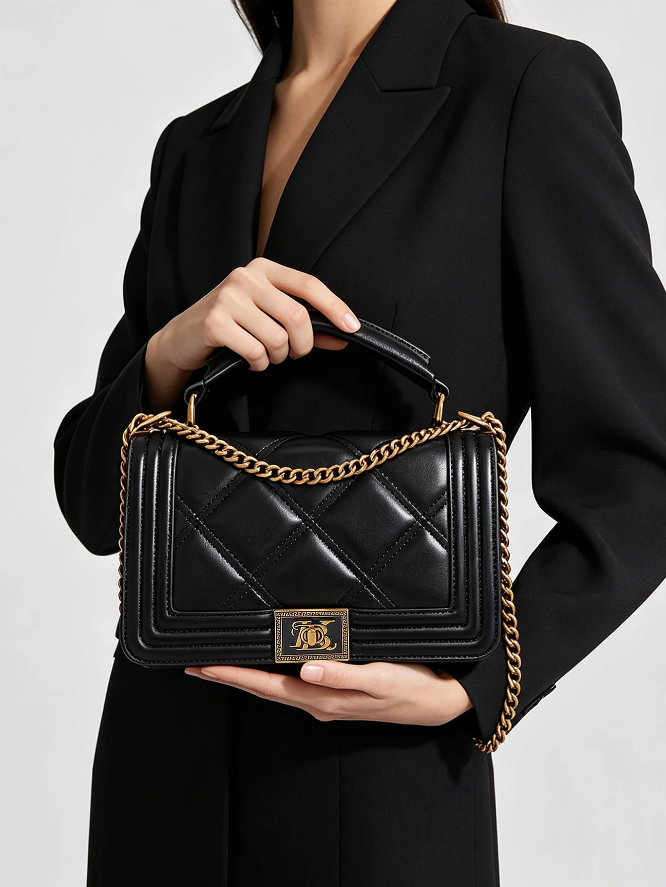 2026 fashionable, luxurious and elegant ladies' handbags, high-grade chain clutch bag, unique heavy industry lock, rhombic embro
2026 fashionable, luxurious and elegant ladies' handbags, high-grade chain clutch bag, unique heavy industry lock, rhombic embro