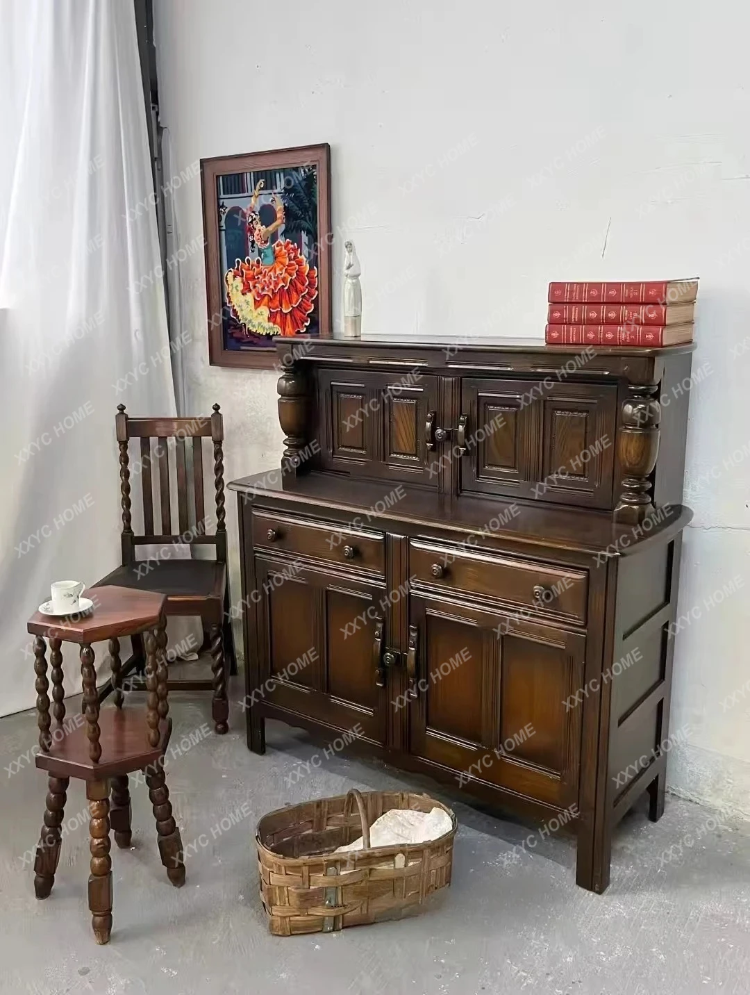 YY retro carved dining side cabinet porch aisle storage storage display shooting
YY retro carved dining side cabinet porch aisle storage storage display shooting