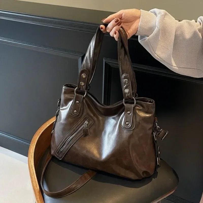 Elegant Minimalist Textured Leather Crossbody Bag For Women Luxury Designer Large Capacity Diaper Bag For Commuter Stylish Chic
Elegant Minimalist Textured Leather Crossbody Bag For Women Luxury Designer Large Capacity Diaper Bag For Commuter Stylish Chic