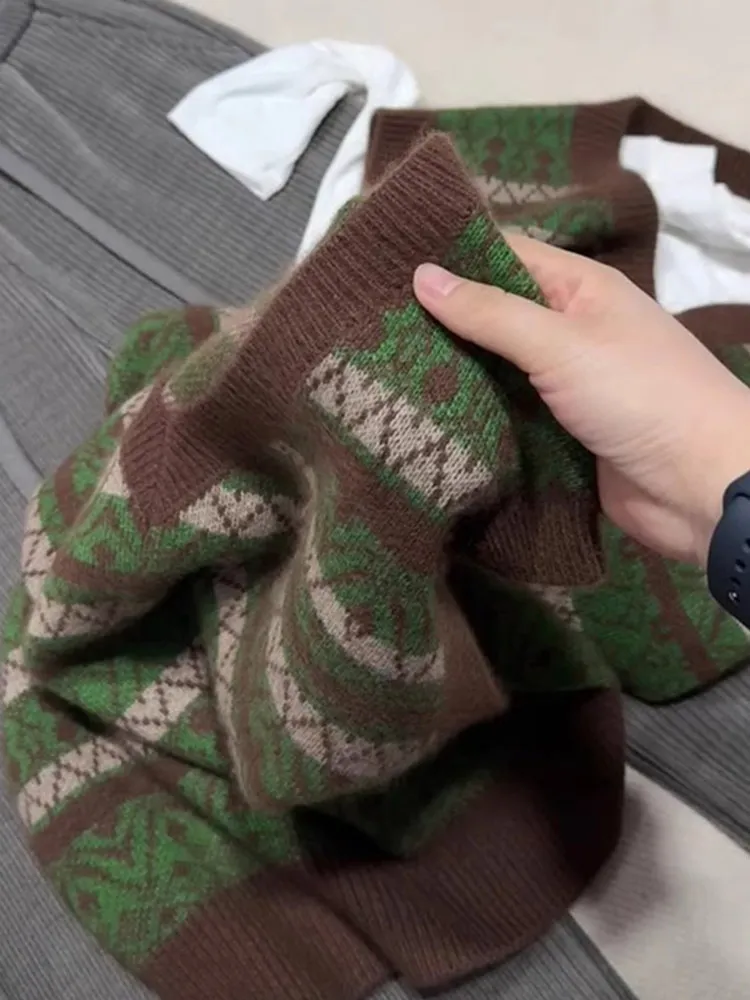 Корейский вязаный свитер с v-образным вырезом, свободная одежда с перекрытием, модный повседневный топ, женская осенне-зимняя одежда
Корейский вязаный свитер с v-образным вырезом, свободная одежда с перекрытием, модный повседневный топ, женская осенне-зимняя одежда