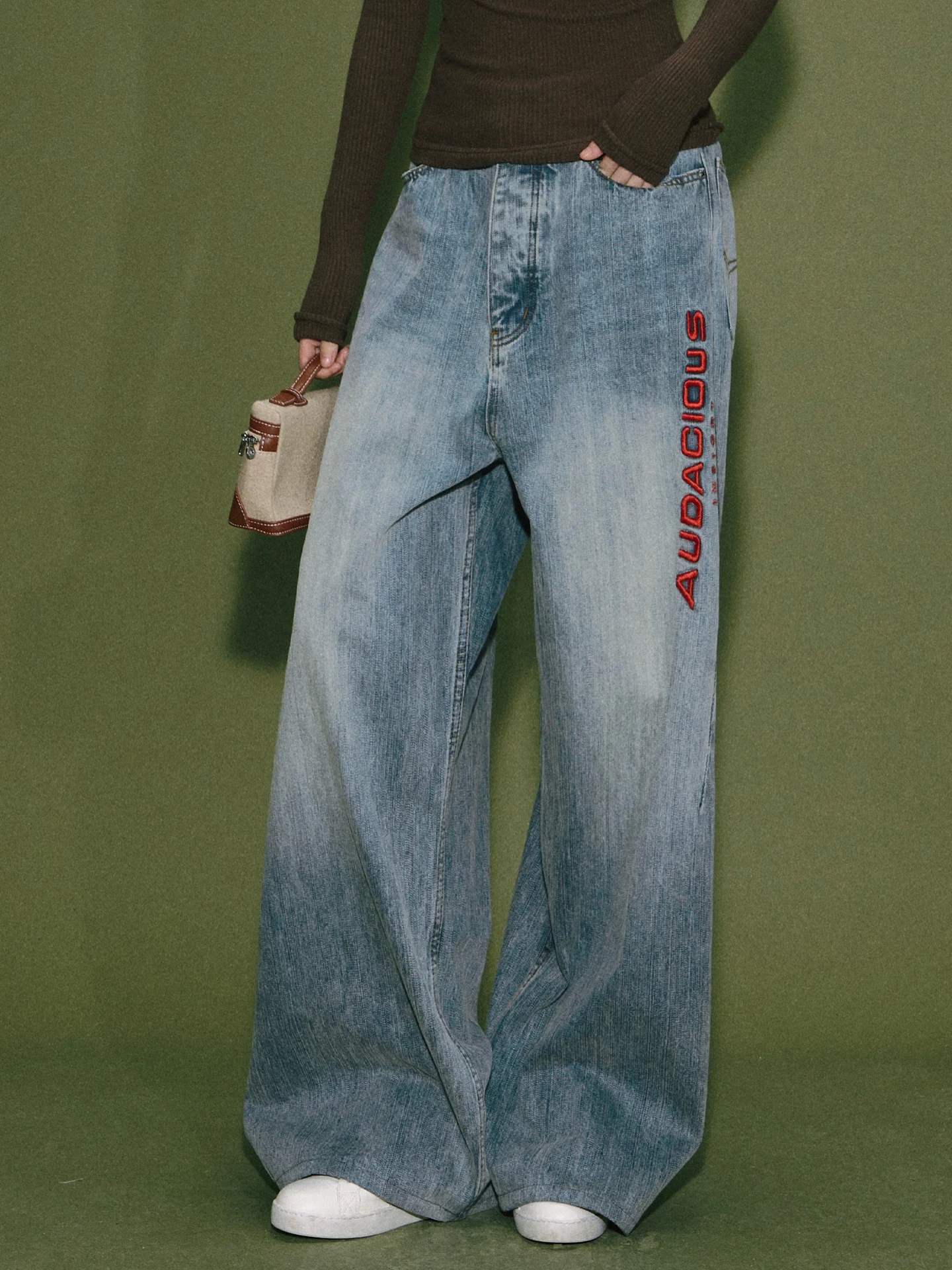 OIOI ESSE Red Label Embroidered Denim Jeans Women's Autumn Winter Washed Straight Leg Long Trousers High Waist Casual Style
OIOI ESSE Red Label Embroidered Denim Jeans Women's Autumn Winter Washed Straight Leg Long Trousers High Waist Casual Style