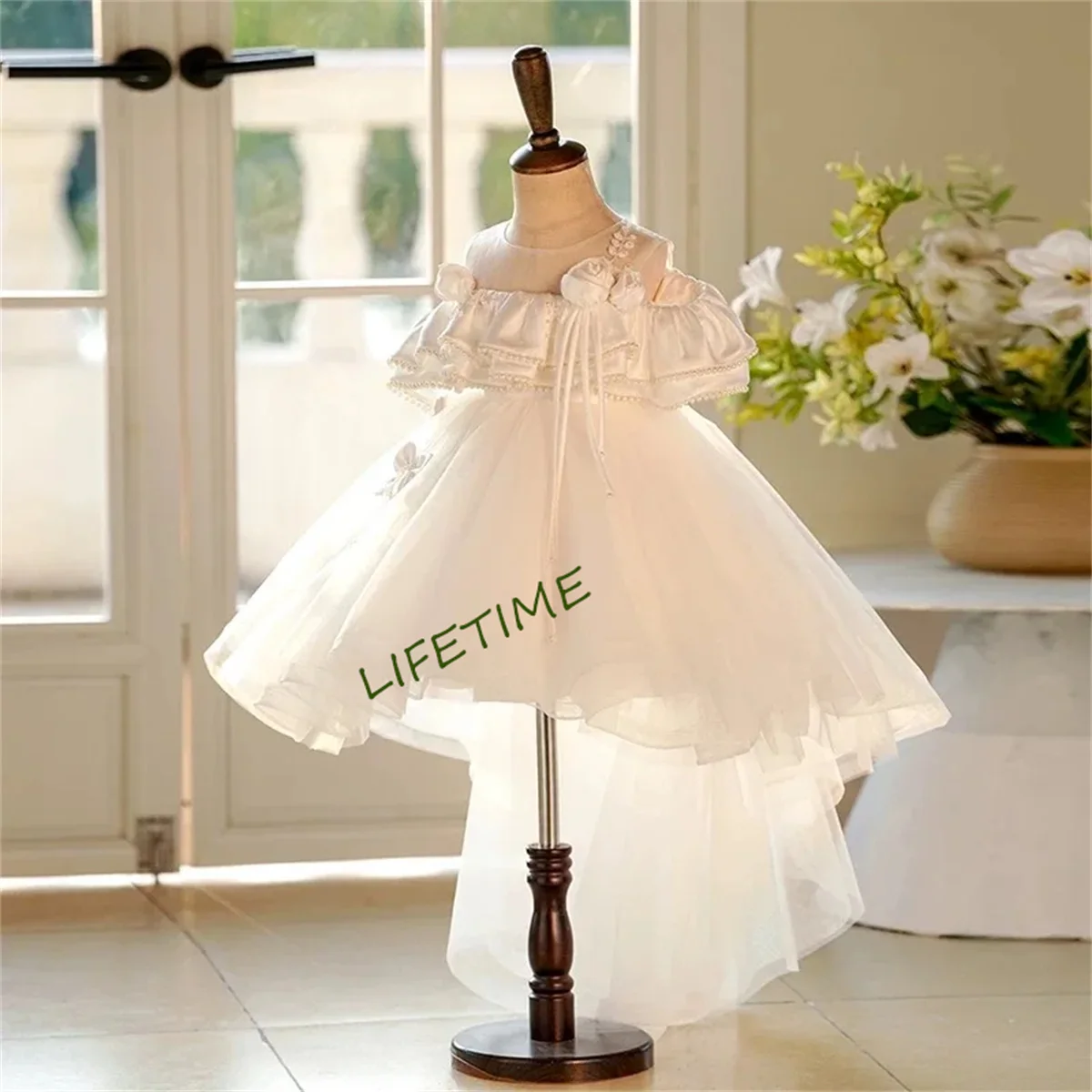 CustomizedElegant White Flower Girl Dress with Train Princess Toddler Kids Wedding 1st Birthday Pageant Party Holiday Gown
CustomizedElegant White Flower Girl Dress with Train Princess Toddler Kids Wedding 1st Birthday Pageant Party Holiday Gown
