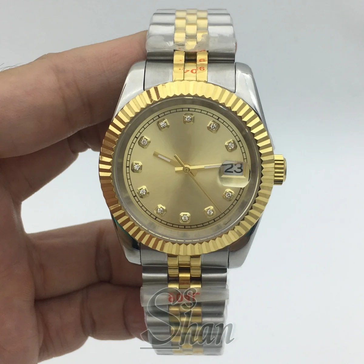 Роскошные двухцветные мужские наручные часы из розового золота 36 мм/39 мм с рифленым безелем NH35A, браслет из нержавеющей стали с сапфировым стеклом
Роскошные двухцветные мужские наручные часы из розового золота 36 мм/39 мм с рифленым безелем NH35A, браслет из нержавеющей стали с сапфировым стеклом