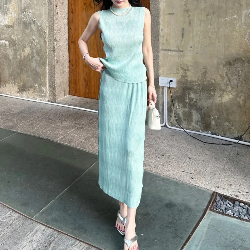 Miyake 2025 Summer New Wave Solid Colour Folded Two Piece Women's Sleeveless Slim Top + Fashion A-line Skirt Two Piece Set
Miyake 2025 Summer New Wave Solid Colour Folded Two Piece Women's Sleeveless Slim Top + Fashion A-line Skirt Two Piece Set