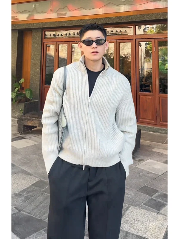 American Sle Thiened Double Zipper High Collar Knitted Sweater Coat Men's Winter Inner High Collar Open Cardigan Sweater
American Sle Thiened Double Zipper High Collar Knitted Sweater Coat Men's Winter Inner High Collar Open Cardigan Sweater