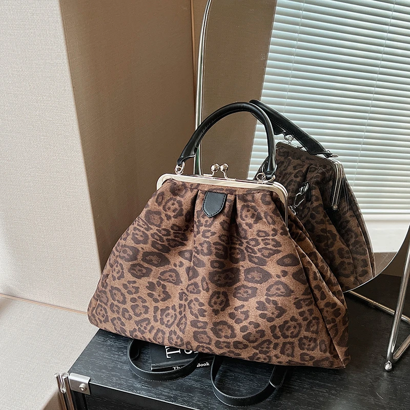 Рюкзаки Oxford однотонные с застежкой, большой вместимости, 2026, высококачественные, дизайнерские, в корейском стиле, универсальные, модные
Рюкзаки Oxford однотонные с застежкой, большой вместимости, 2026, высококачественные, дизайнерские, в корейском стиле, универсальные, модные