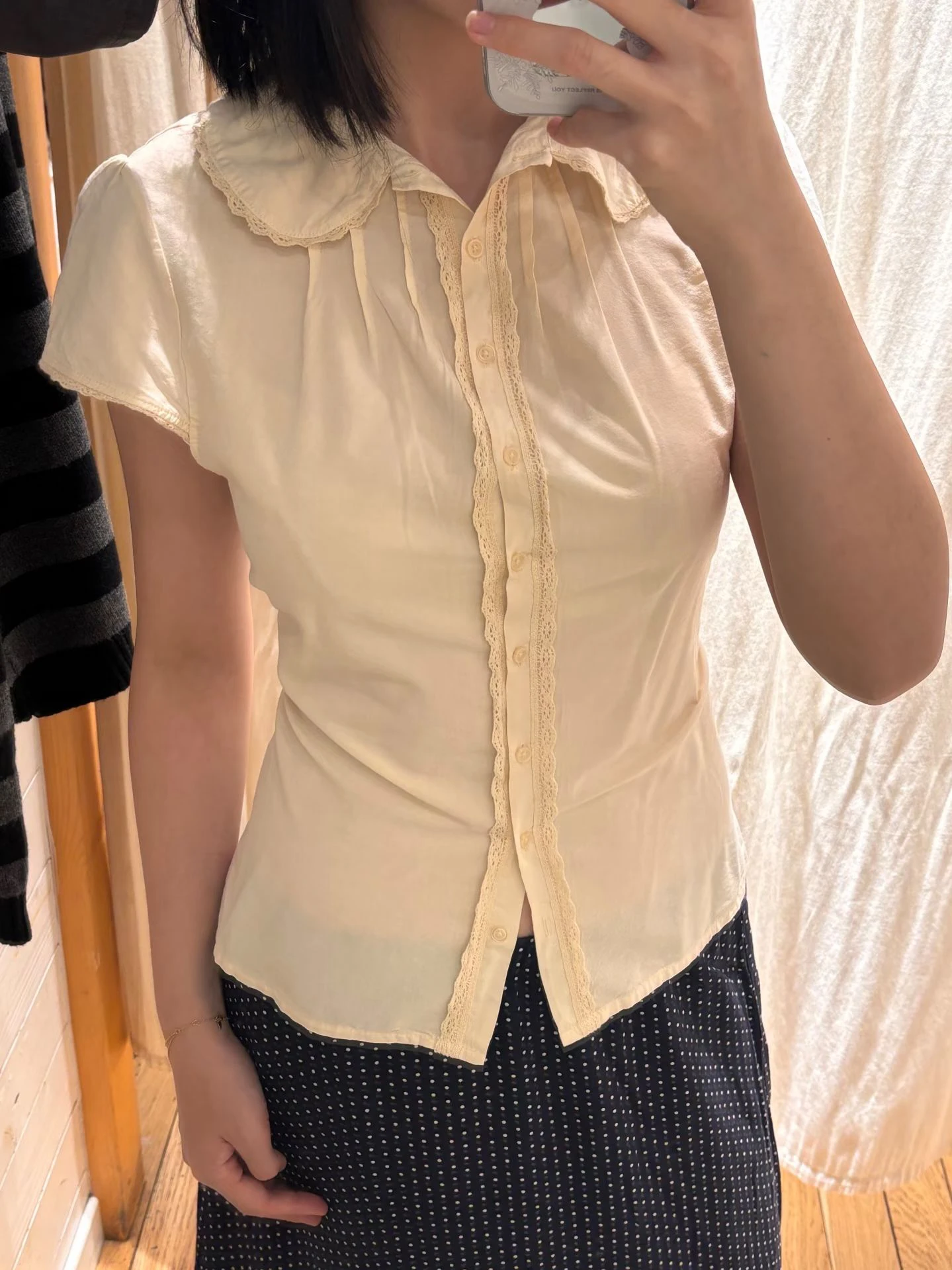 Lace Trim Beige Sweet T-shirt Blouse Women Lapel Folds Single Breasted Cotton Lace-up Shirts Vintage Solid Hort Sleeve Tshirts
Lace Trim Beige Sweet T-shirt Blouse Women Lapel Folds Single Breasted Cotton Lace-up Shirts Vintage Solid Hort Sleeve Tshirts