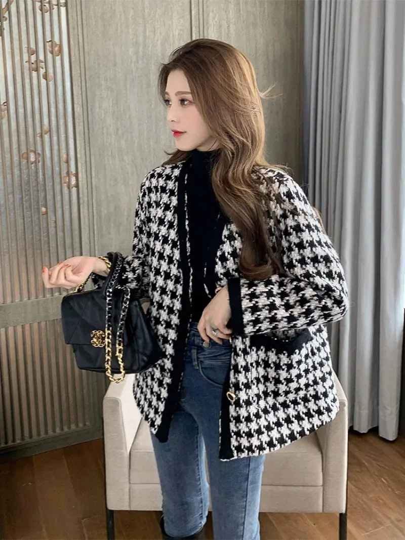V Neck Tweed Coat Plaid Women Button Black Houndstooth Cardigan Basic 2020 Long Sleeve Blend Jacket Fashion Autumn Spring Winter 
V Neck Tweed Coat Plaid Women Button Black Houndstooth Cardigan Basic 2020 Long Sleeve Blend Jacket Fashion Autumn Spring Winter