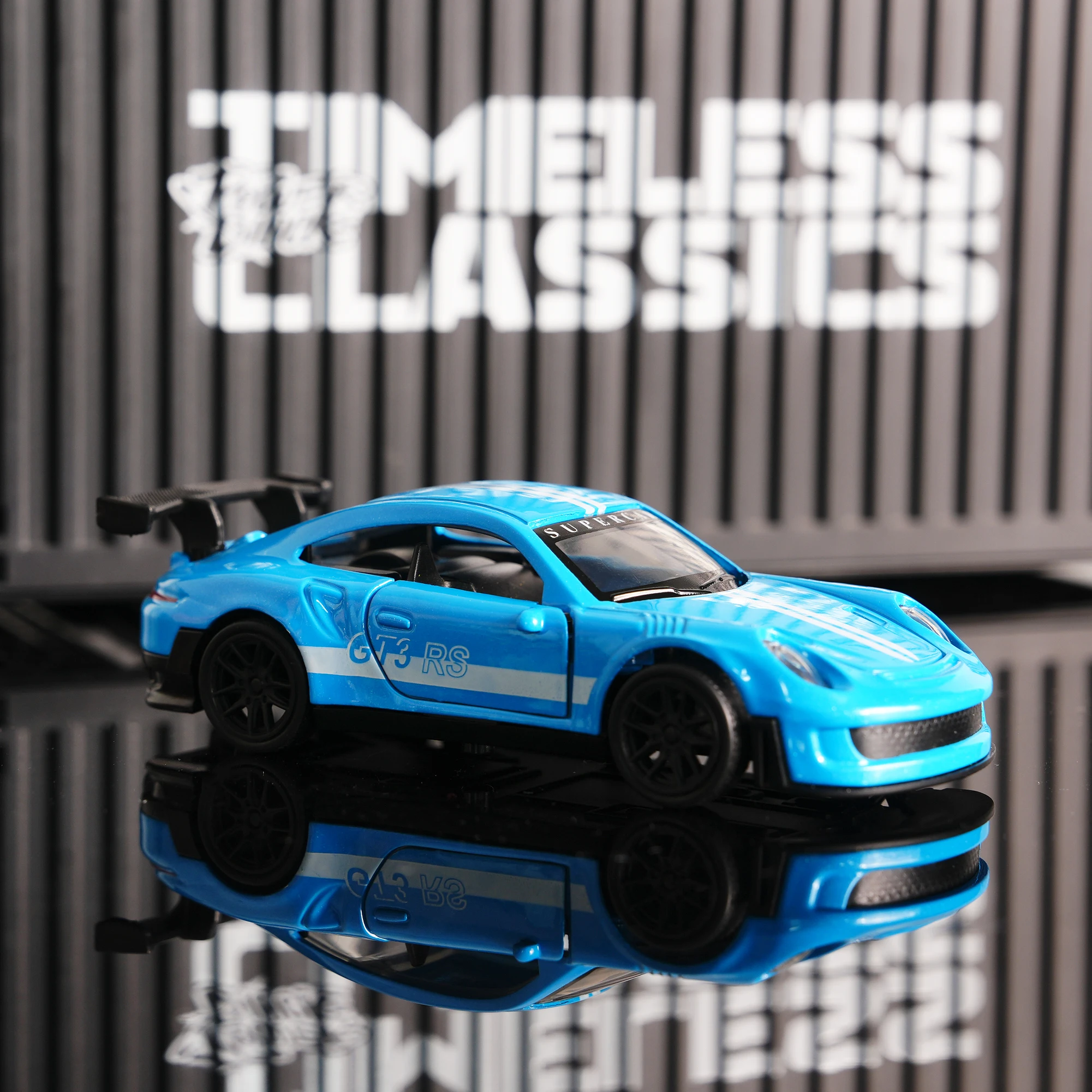 Classic 911 die-cast model car, 1/36 AMG toy car model, home decoration, children's Christmas gift, car enthusiast collectible.
Classic 911 die-cast model car, 1/36 AMG toy car model, home decoration, children's Christmas gift, car enthusiast collectible.