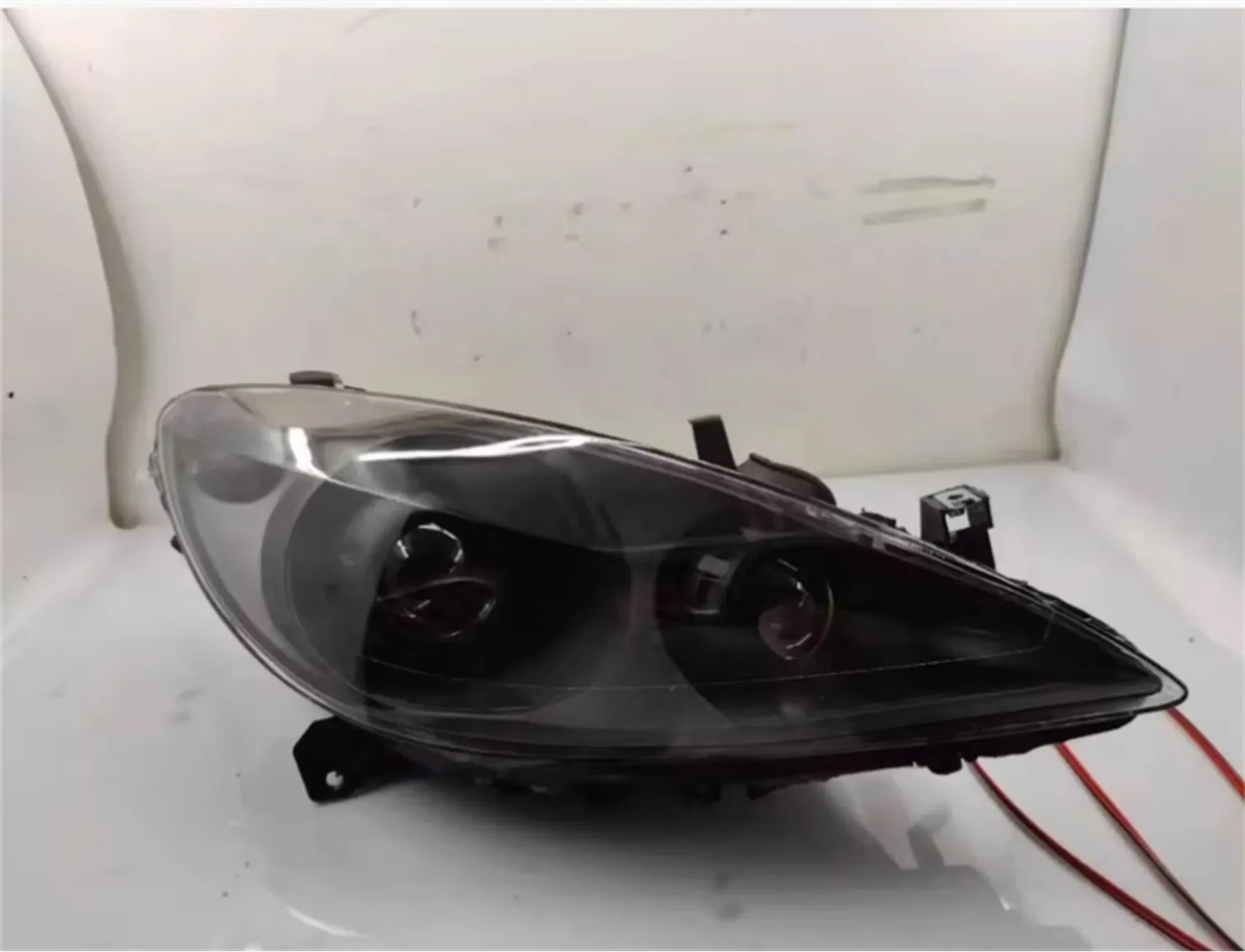 2pcs Car Headlight assembly modified led dual ligh for Peugeot 307 Low High Beam DRL Daytime Running Light Turn signal 
2pcs Car Headlight assembly modified led dual ligh for Peugeot 307 Low High Beam DRL Daytime Running Light Turn signal