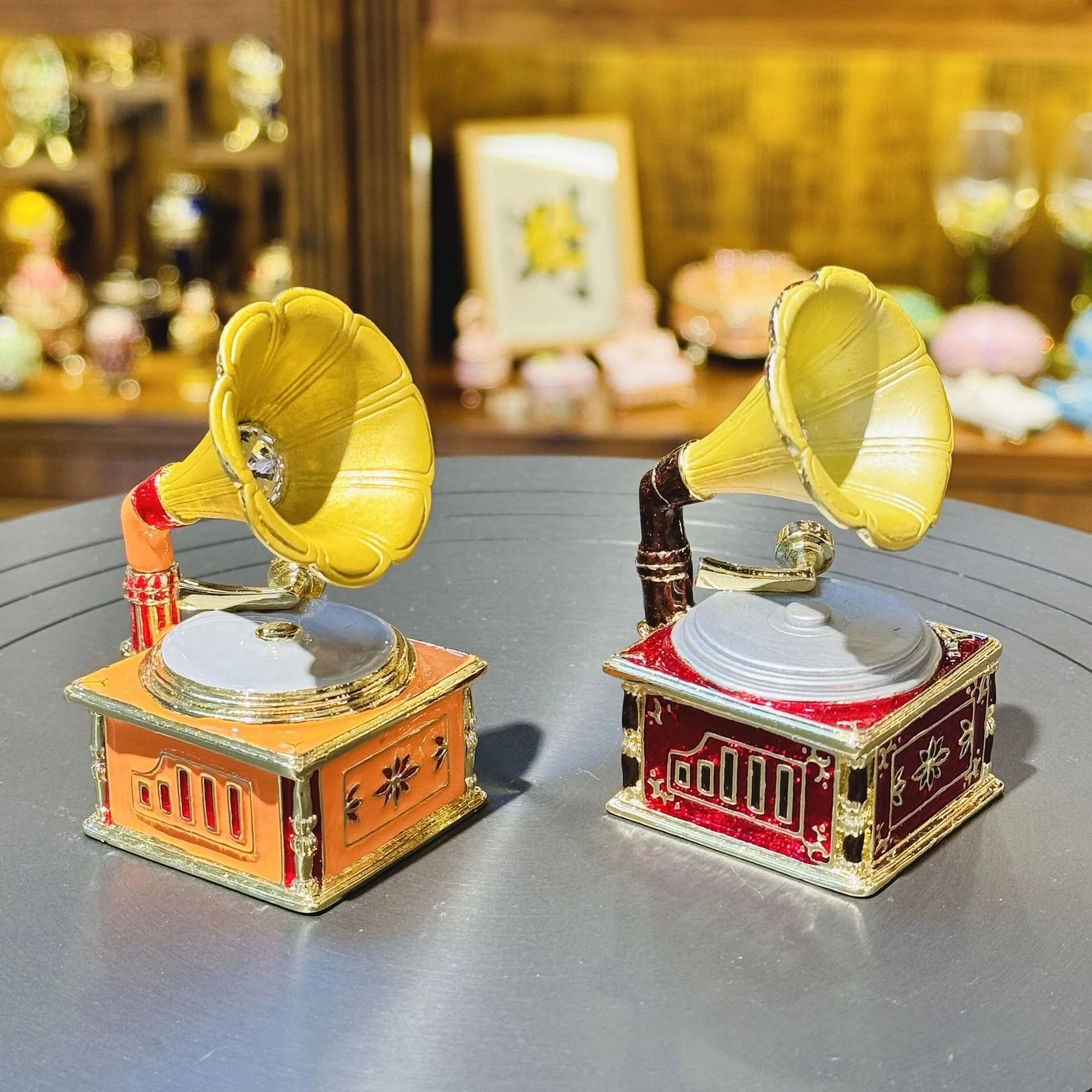 Home Decoration Metal Enamel Decoration Gift Creative Phonograph Festival Gift Small Decoration Home Light Luxury Decoration
Home Decoration Metal Enamel Decoration Gift Creative Phonograph Festival Gift Small Decoration Home Light Luxury Decoration