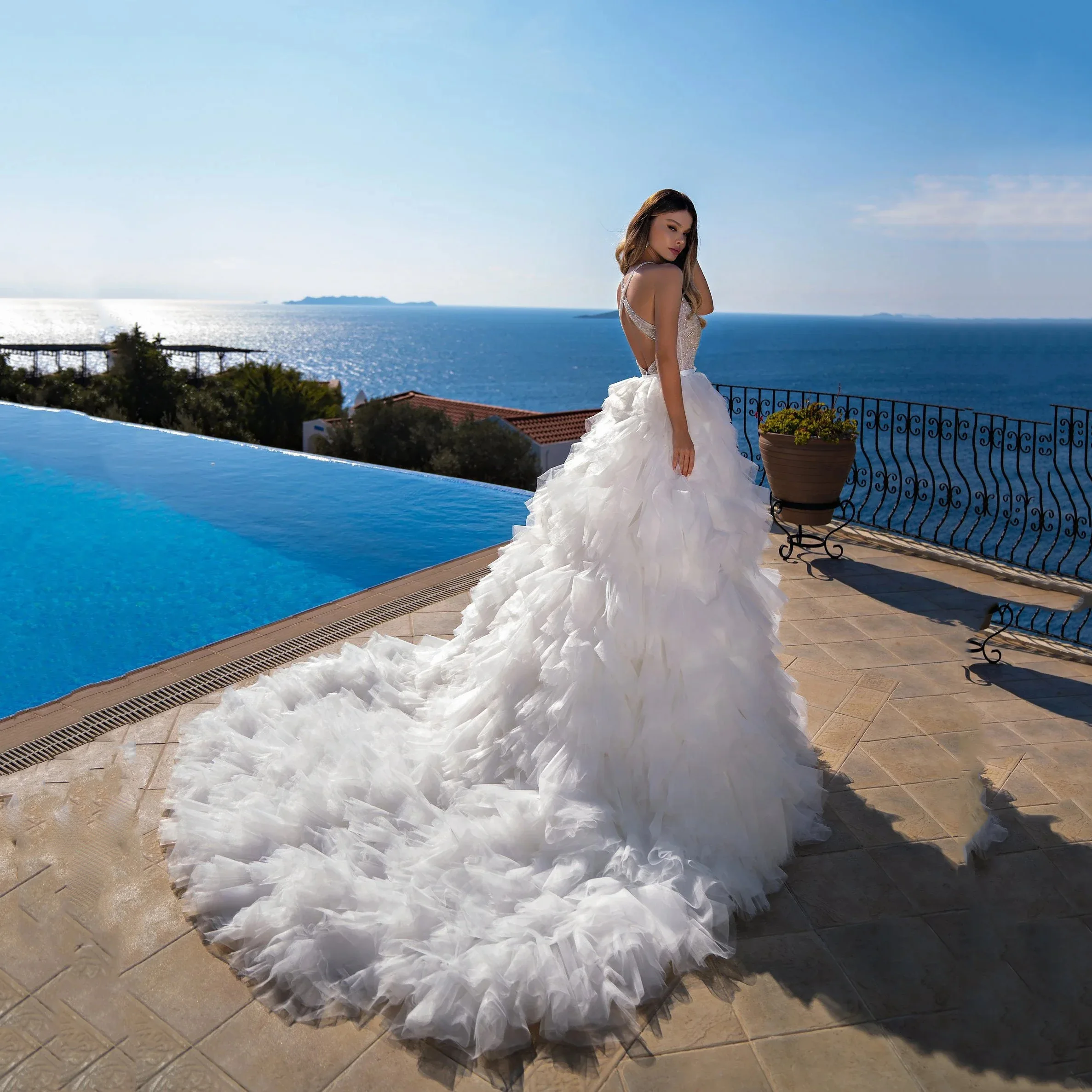 White Maxi Skirt Wedding Wear Big And Puffy Tutu Skirts Floor Length Long Train Layered Tulle Skirt
White Maxi Skirt Wedding Wear Big And Puffy Tutu Skirts Floor Length Long Train Layered Tulle Skirt