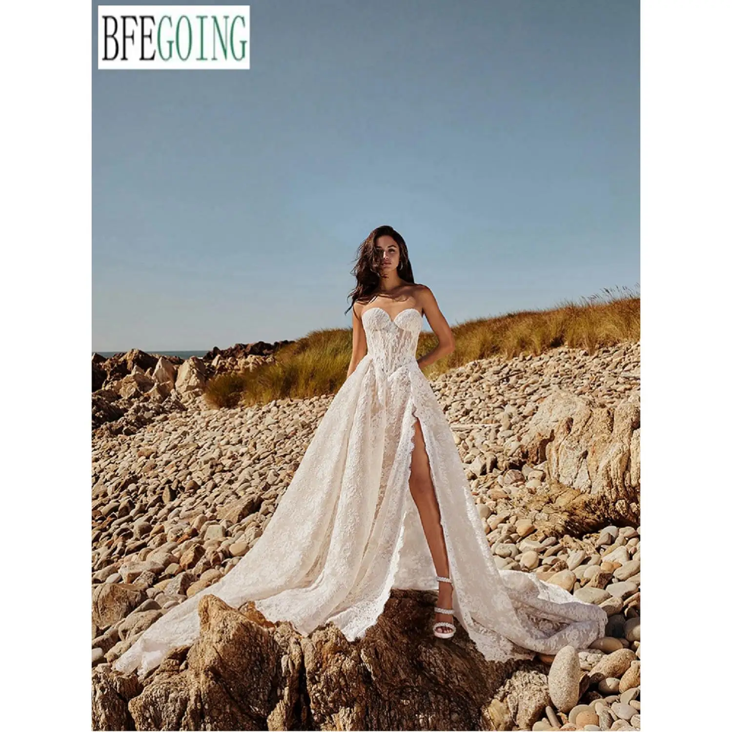 Lace A-Line Wedding Dresses Chapel Train Sweetheart Floor-Length Split Skirt Strapless Bridal Gowns
Lace A-Line Wedding Dresses Chapel Train Sweetheart Floor-Length Split Skirt Strapless Bridal Gowns