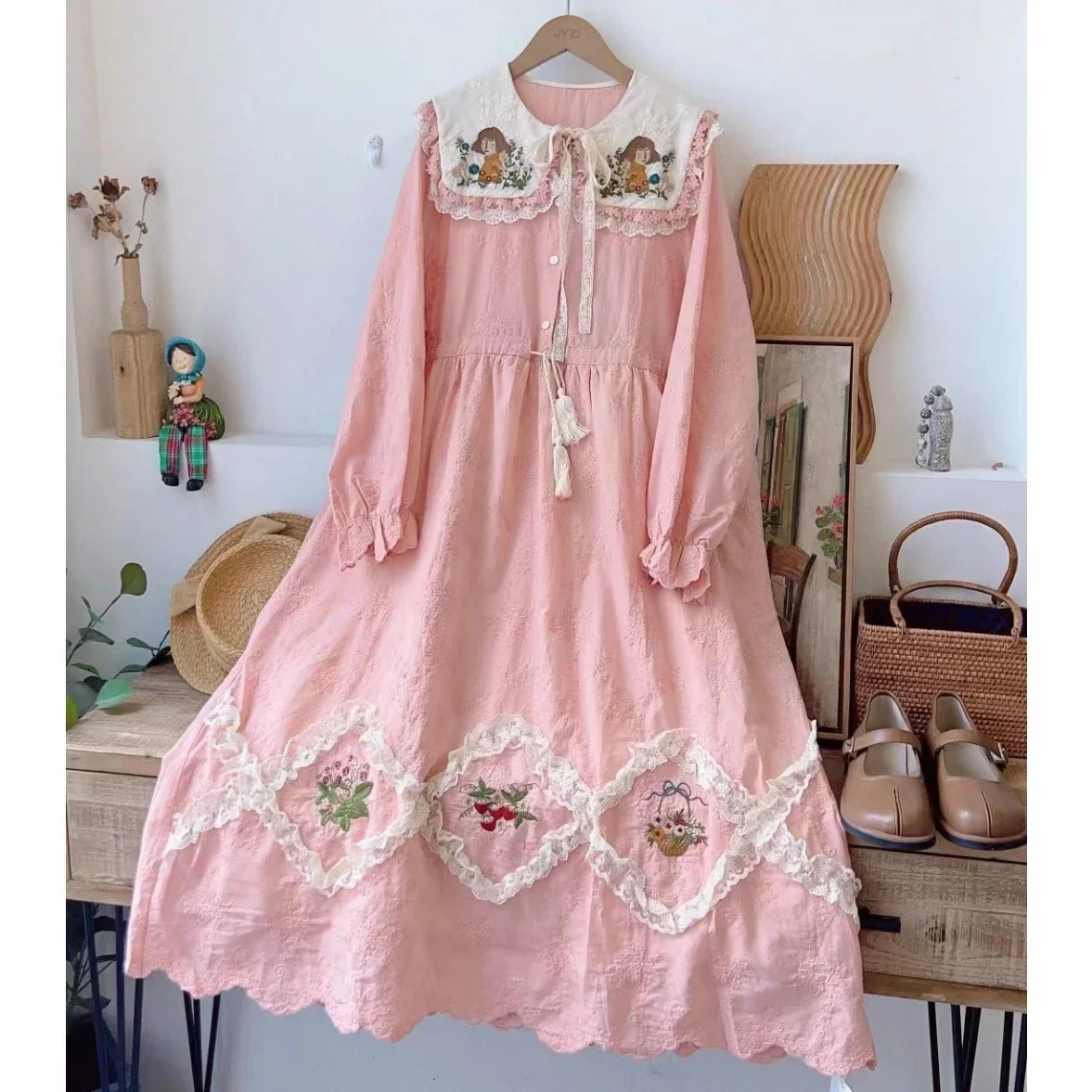 Sweet Cotton Ruffled Lace Cotton Floral Embroidery Long Dress for Women Vintage Retro Chic Cottagecore Lolita Evening Midi Dress
Sweet Cotton Ruffled Lace Cotton Floral Embroidery Long Dress for Women Vintage Retro Chic Cottagecore Lolita Evening Midi Dress