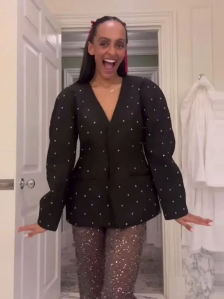 Elegant Rhinestone Jackets Women Black V-neck Hidden Buckle Puff Sleeve Slim Suit Jacket Female 2025 Spring Fashion Lady Outwear
Elegant Rhinestone Jackets Women Black V-neck Hidden Buckle Puff Sleeve Slim Suit Jacket Female 2025 Spring Fashion Lady Outwear