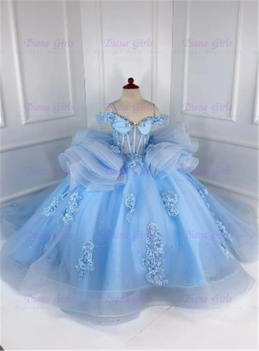 Luxurious Sky Blue Flower Girl Dress Tulle Fluffy With Exquisite Lace Appliques For Little Princess Wedding Evening Ball Gowns
Luxurious Sky Blue Flower Girl Dress Tulle Fluffy With Exquisite Lace Appliques For Little Princess Wedding Evening Ball Gowns