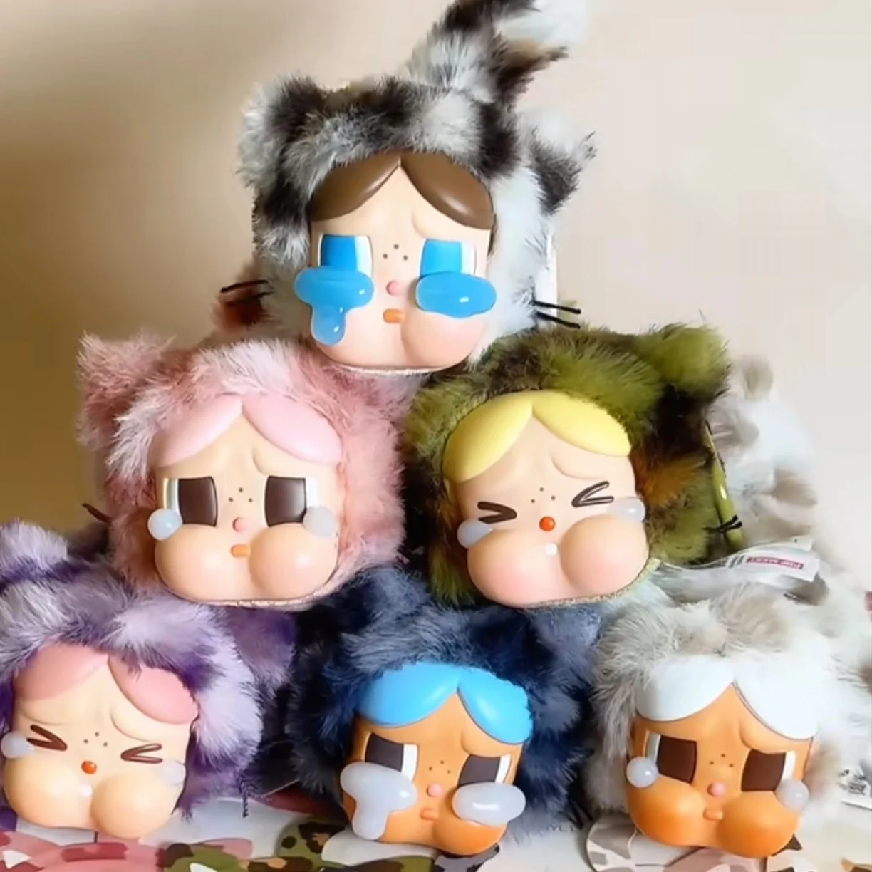 Новая горячая серия CRYBABY Leopard Cat, оригинальный виниловый плюшевый кулон, модная игровая глухая коробка, орнамент, подарок, Mystery Box, индивидуальная кукла
Новая горячая серия CRYBABY Leopard Cat, оригинальный виниловый плюшевый кулон, модная игровая глухая коробка, орнамент, подарок, Mystery Box, индивидуальная кукла