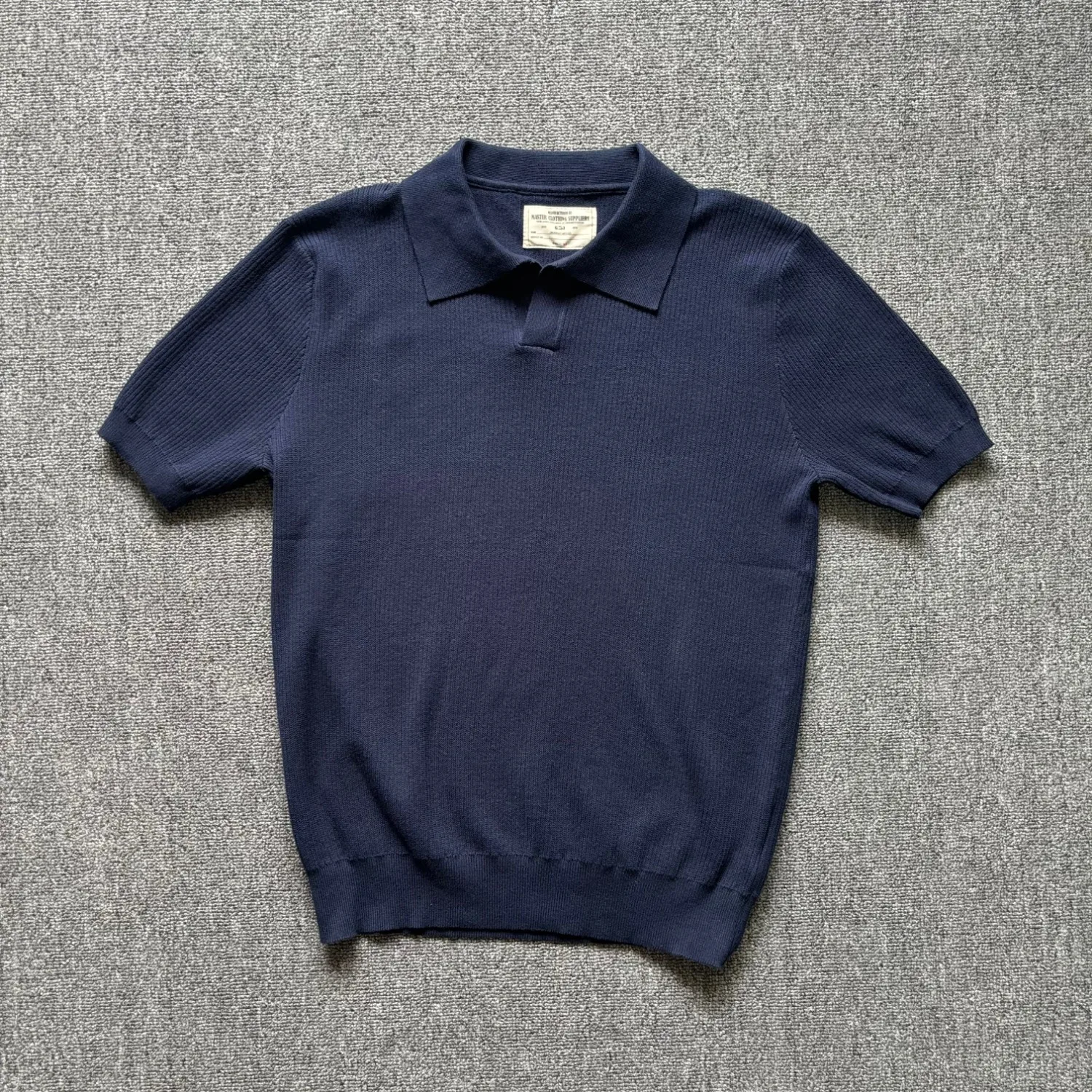 Men's British style solid color heavyweight knitted short-sleeved POLO shirt unbuttoned V-neck commuter versatile summer top
Men's British style solid color heavyweight knitted short-sleeved POLO shirt unbuttoned V-neck commuter versatile summer top