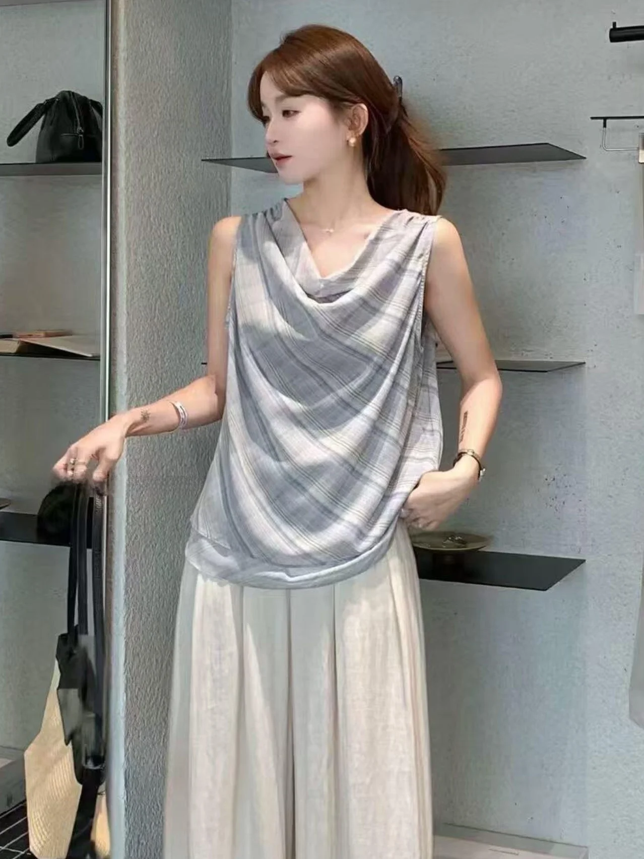 Blue Plaid Neck Hanging Sleeveless Chiffon Shirt Women's Summer New Style High-End Sensation Beautiful Small Top Breathable S...
Blue Plaid Neck Hanging Sleeveless Chiffon Shirt Women's Summer New Style High-End Sensation Beautiful Small Top Breathable S...
