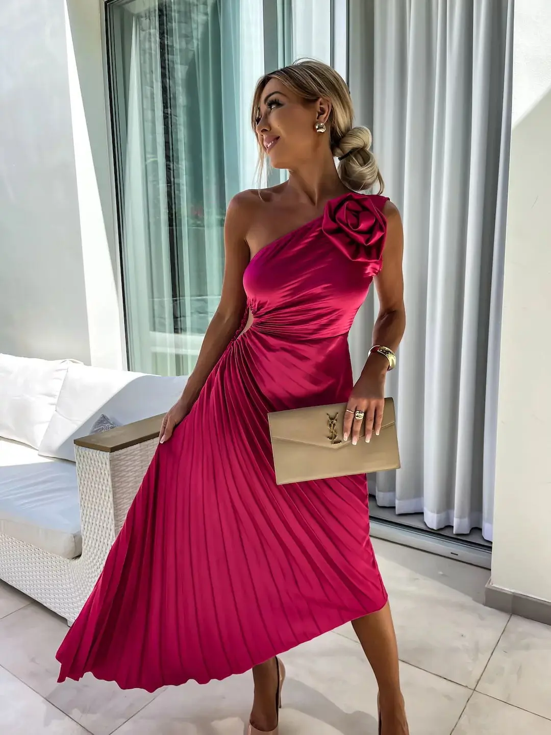 Sexy One Shoulder Flower Decor Irregular Pleated Dresses Women Elegant Skew Collar Party Dress Summer Sleeveless Hollow Dress
Sexy One Shoulder Flower Decor Irregular Pleated Dresses Women Elegant Skew Collar Party Dress Summer Sleeveless Hollow Dress