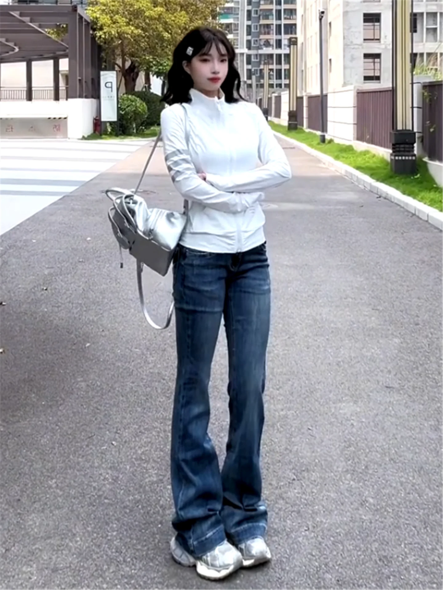 Low Waist Bell Bottom Denim Jeans Women's Summer Slimming Long Floor Length Pants Retro Style Soft Cotton Casual Jeans
Low Waist Bell Bottom Denim Jeans Women's Summer Slimming Long Floor Length Pants Retro Style Soft Cotton Casual Jeans