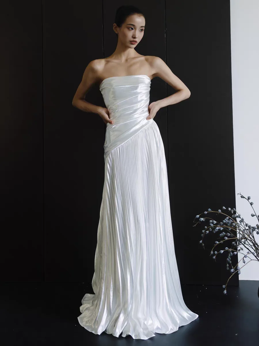Wedding Morning Robe Satin Gown Bridal Dr Ele Veil Chest Strap Outgoing Gown for Engagement Certifie Ceremony
Wedding Morning Robe Satin Gown Bridal Dr Ele Veil Chest Strap Outgoing Gown for Engagement Certifie Ceremony