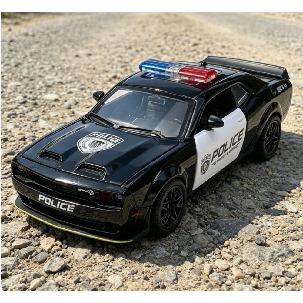 1:32 Dodge Challenger Hellcat Redeye Police Car Diecast Model Toys with Light Sound Pull Back Doors Open
1:32 Dodge Challenger Hellcat Redeye Police Car Diecast Model Toys with Light Sound Pull Back Doors Open