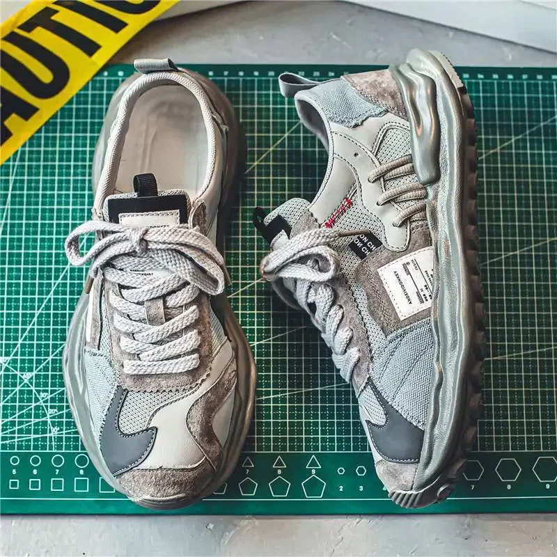 Мужские спортивные кроссовки, новые летние сетчатые кроссовки с толстой подошвой, увеличивающие износостойкие, противоскользящие, дышащие, модные туфли
Мужские спортивные кроссовки, новые летние сетчатые кроссовки с толстой подошвой, увеличивающие износостойкие, противоскользящие, дышащие, модные туфли