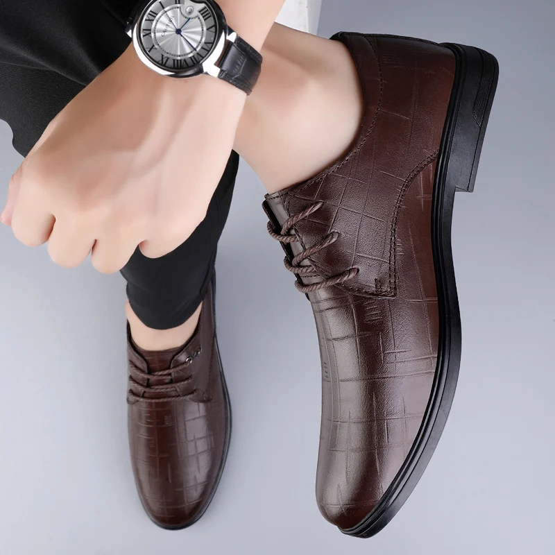 Роскошные брендовые мужские туфли-оксфорды, деловая обувь, мужская повседневная обувь из натуральной кожи на шнуровке, высококачественная уличная прогулочная обувь
Роскошные брендовые мужские туфли-оксфорды, деловая обувь, мужская повседневная обувь из натуральной кожи на шнуровке, высококачественная уличная прогулочная обувь