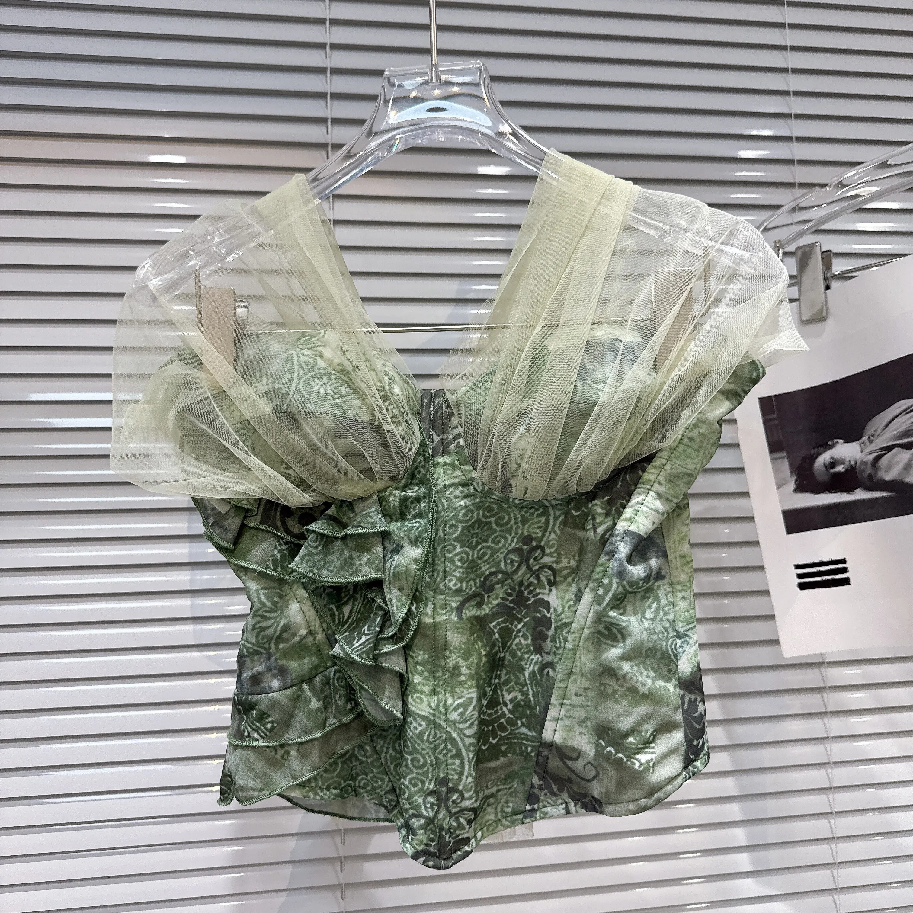 2026 Summer New Women's Vacation Style Mesh Shawl Vintage Print Slim Fit Camisole With Chest Pad
2026 Summer New Women's Vacation Style Mesh Shawl Vintage Print Slim Fit Camisole With Chest Pad