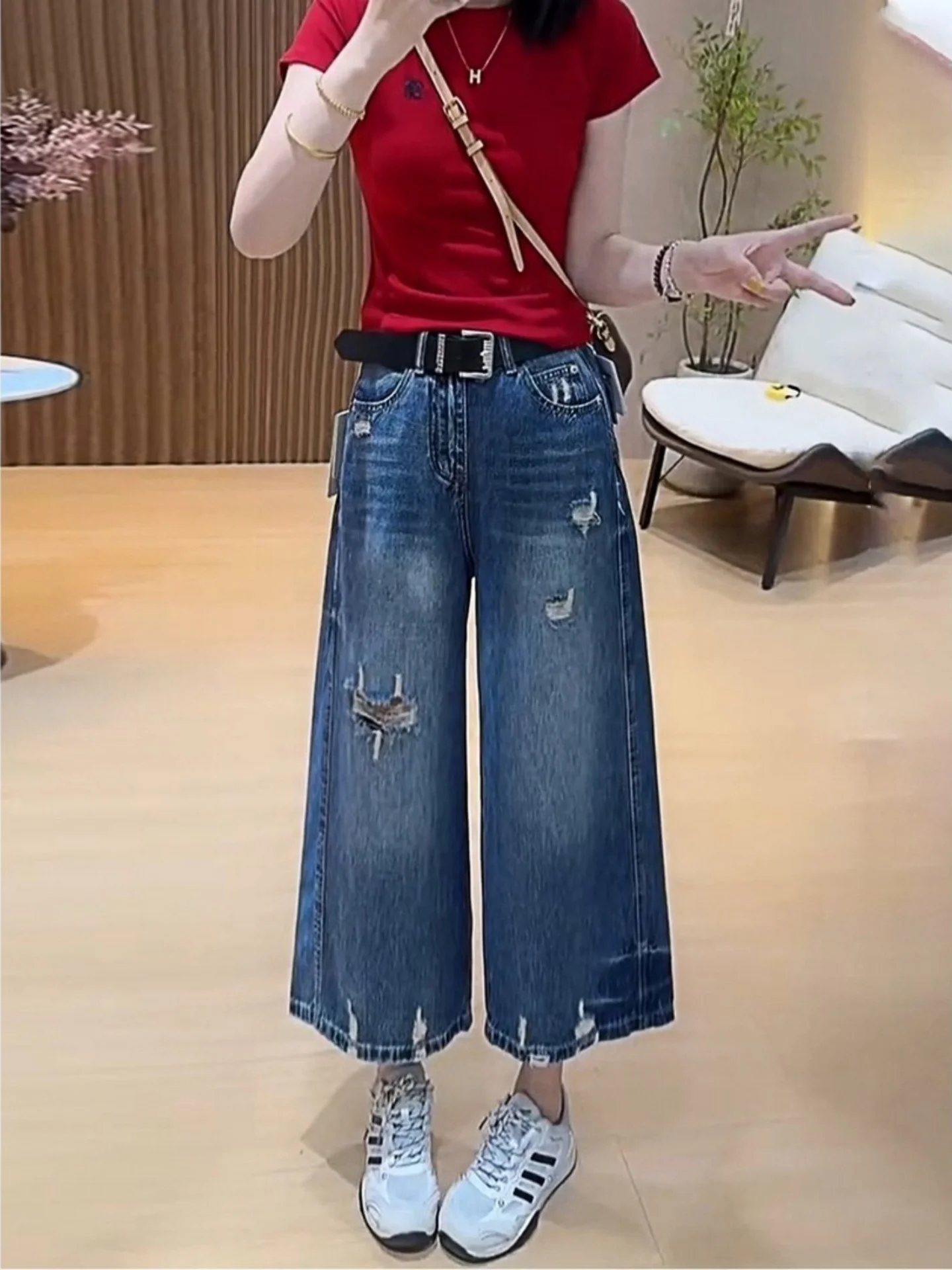 Summer New High Waist Wide Leg Slimming Casual Straight Cut off Jeans Women Fashionable Vintage Hole Denim Pants for Girls
Summer New High Waist Wide Leg Slimming Casual Straight Cut off Jeans Women Fashionable Vintage Hole Denim Pants for Girls