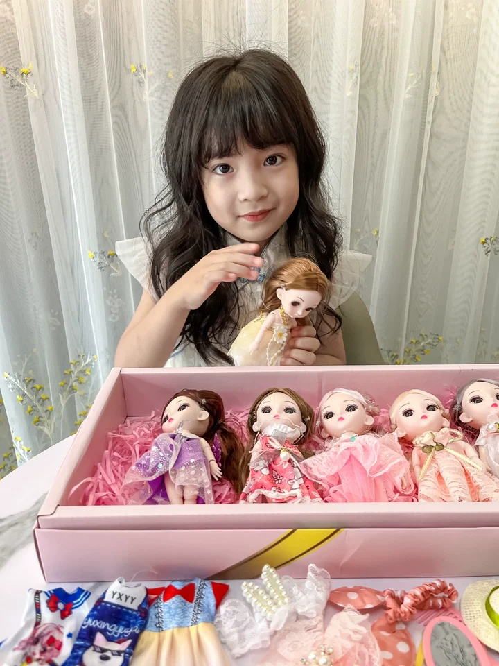 Girls Doll Dress-Up Toy Ages 3-9 Birthday Gift Children's Plaything Changeable Outfit Doll Collectible Action Figure
Girls Doll Dress-Up Toy Ages 3-9 Birthday Gift Children's Plaything Changeable Outfit Doll Collectible Action Figure
