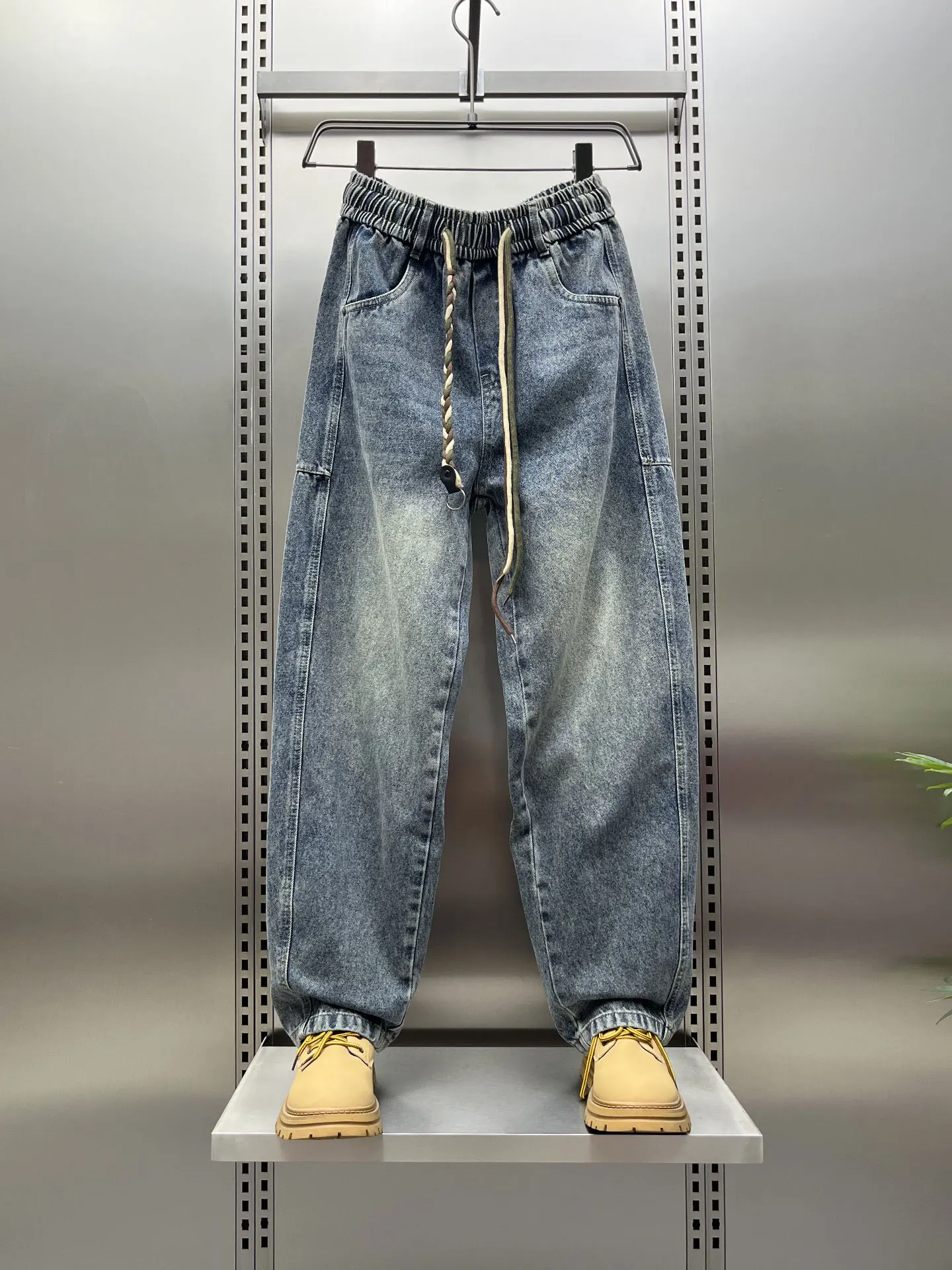 American Retro Washed Denim Jeans Men's Loose Wide Leg Pants Drawstring Elastic Straight Leg Trousers Autumn Fashion Brand
American Retro Washed Denim Jeans Men's Loose Wide Leg Pants Drawstring Elastic Straight Leg Trousers Autumn Fashion Brand