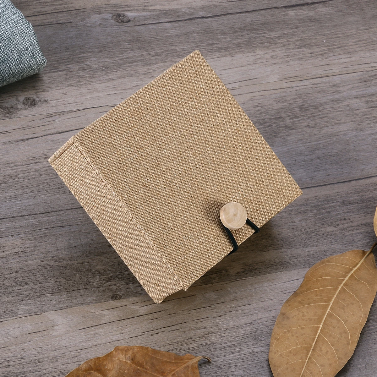 Wooden Jewelry Gift Box Rustic Linen Surface Bangle Bracelet Holder Durable Pull-String Lock Dustproof Scratch Resistant Chic
Wooden Jewelry Gift Box Rustic Linen Surface Bangle Bracelet Holder Durable Pull-String Lock Dustproof Scratch Resistant Chic