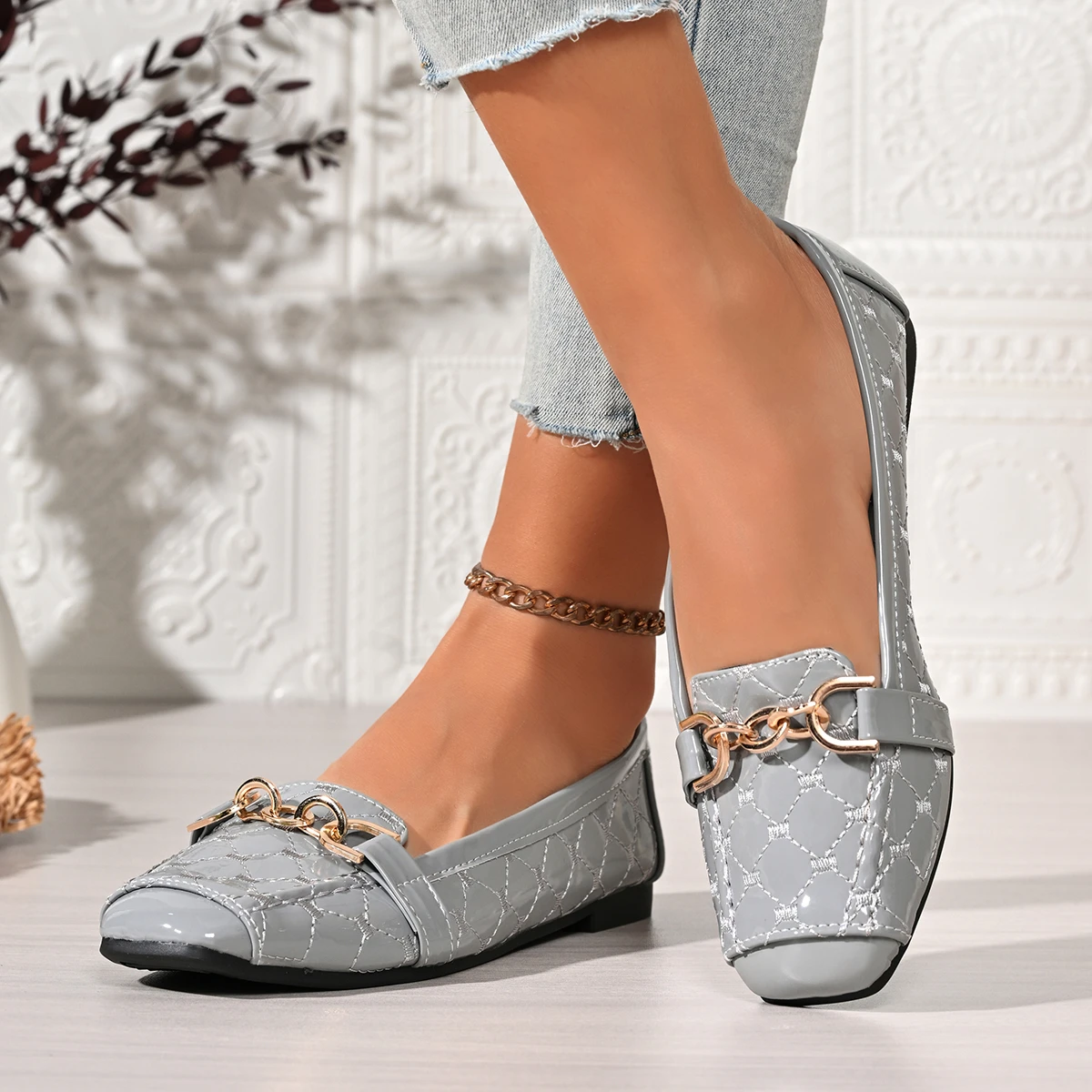 Fashion Patent Leather Slip on Loafers Elegant Square Toe Flats Shoes for Women Woman Spring Autumn Metal Detor Shoes Lasy
Fashion Patent Leather Slip on Loafers Elegant Square Toe Flats Shoes for Women Woman Spring Autumn Metal Detor Shoes Lasy