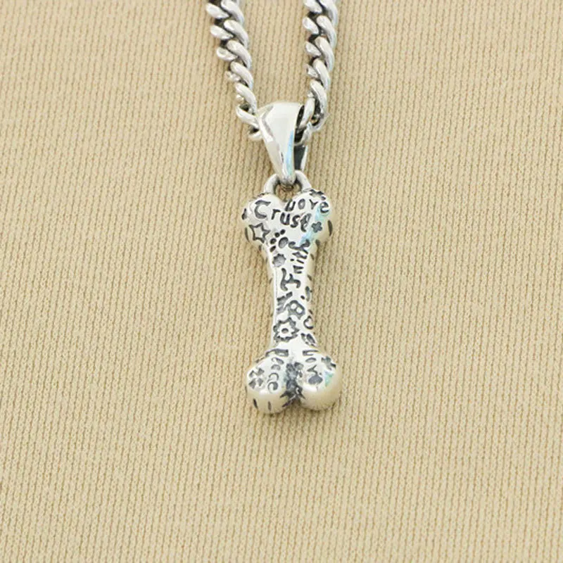 S925 Sterling Silver New Personalized Graffiti Bone Pendant Hip Hop Simple Fashion Couple Necklace Sweater Chain Accessories Tre
S925 Sterling Silver New Personalized Graffiti Bone Pendant Hip Hop Simple Fashion Couple Necklace Sweater Chain Accessories Tre