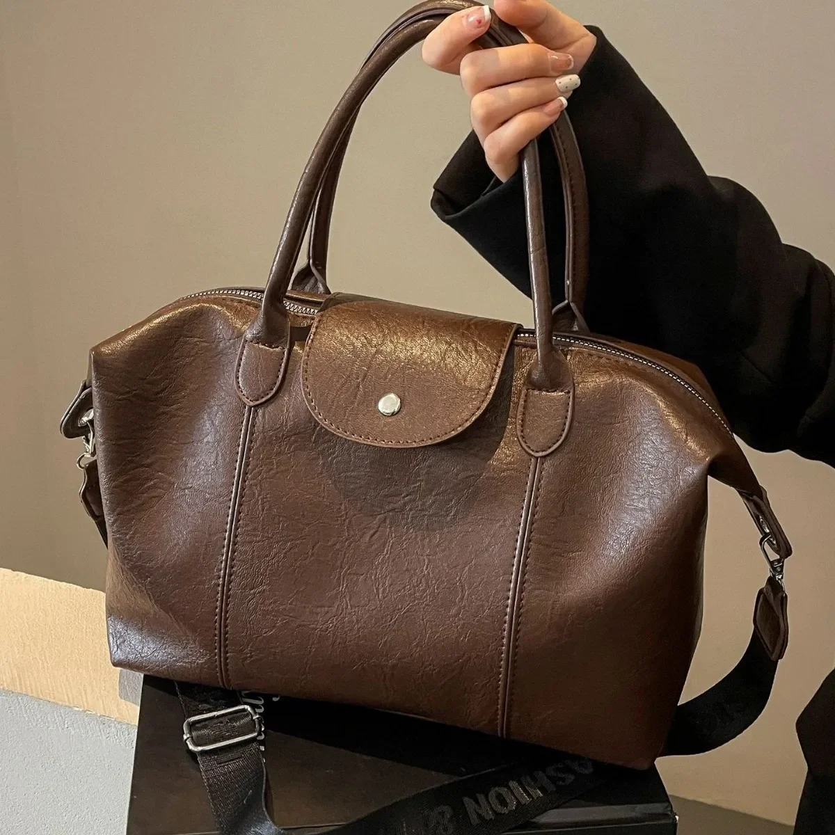 2025 New Women Shoulder Bag Fashion Tote Purse Handbag Crossbody Bag for Ladies Girls Trendy Casual Office School Bag
2025 New Women Shoulder Bag Fashion Tote Purse Handbag Crossbody Bag for Ladies Girls Trendy Casual Office School Bag