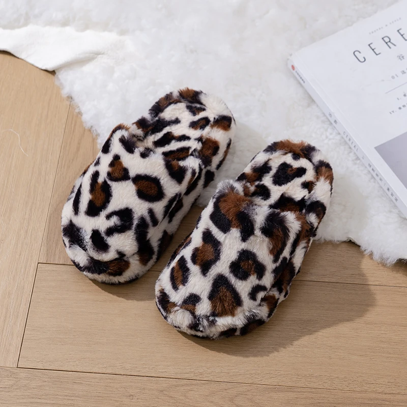 2025 Winter New Kids Casual Shoes Indoors Leopard Children Suede Warm Girls Chic Indoor Shoes Sweet Soft Bottom Fluffy
2025 Winter New Kids Casual Shoes Indoors Leopard Children Suede Warm Girls Chic Indoor Shoes Sweet Soft Bottom Fluffy
