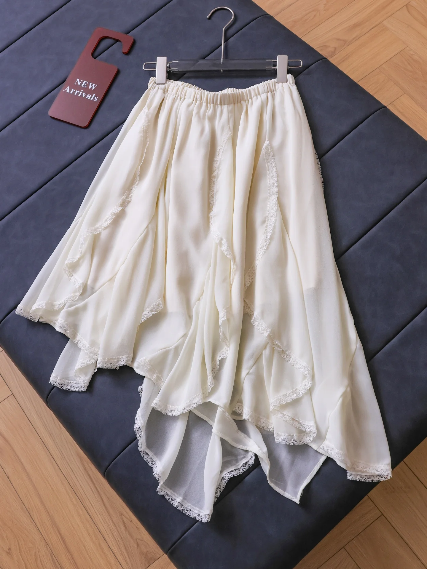 High Waist Pure Color Elastic Lace Trim Asymmetrical Chiffon A-Line Skirt Midi Skirt T164 Women's Summer Loose Fit Skirt
High Waist Pure Color Elastic Lace Trim Asymmetrical Chiffon A-Line Skirt Midi Skirt T164 Women's Summer Loose Fit Skirt