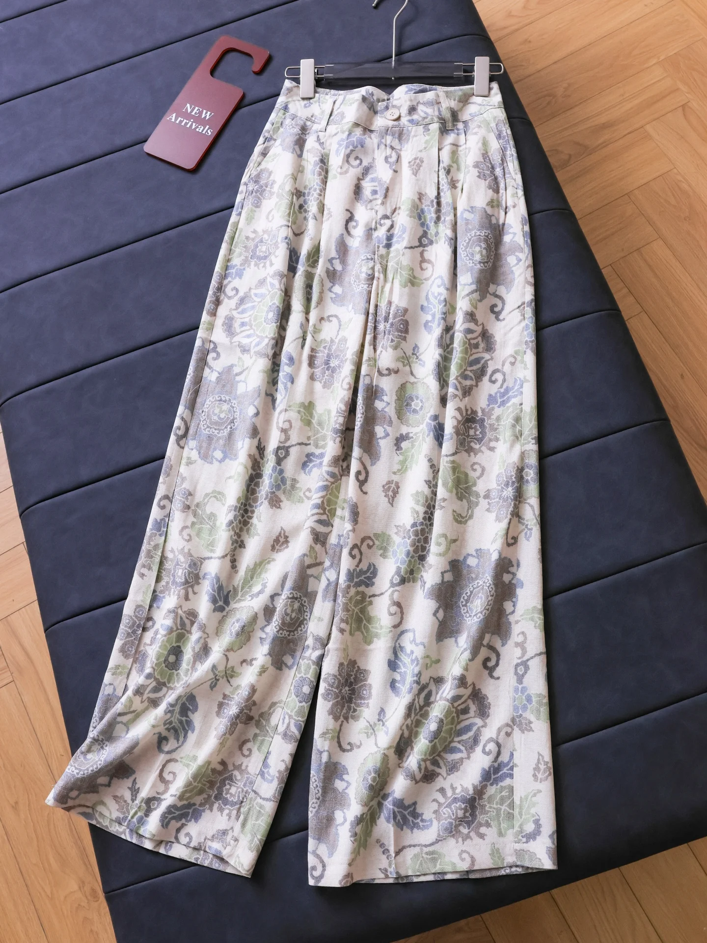 Retro Print High Waist Slimming Loose Drapey Ice Feel Skin Friendly Straight Leg Pants Versatile Wide Leg Casual Pants for Women
Retro Print High Waist Slimming Loose Drapey Ice Feel Skin Friendly Straight Leg Pants Versatile Wide Leg Casual Pants for Women