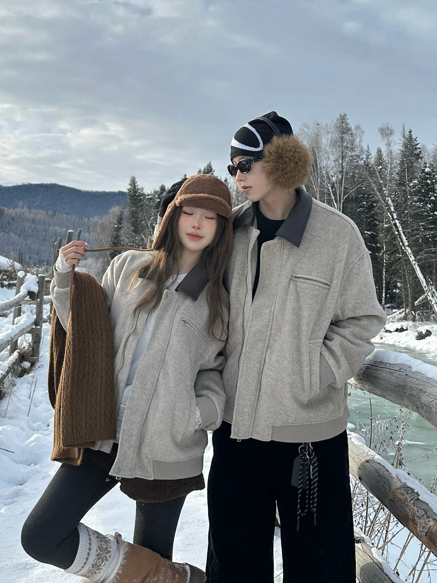 Thickened Woolen PU Leather Patchwork Loose Fit Collar Jacket for Men And Women Autumn Winter Cotton Lined Classic Style Coat
Thickened Woolen PU Leather Patchwork Loose Fit Collar Jacket for Men And Women Autumn Winter Cotton Lined Classic Style Coat