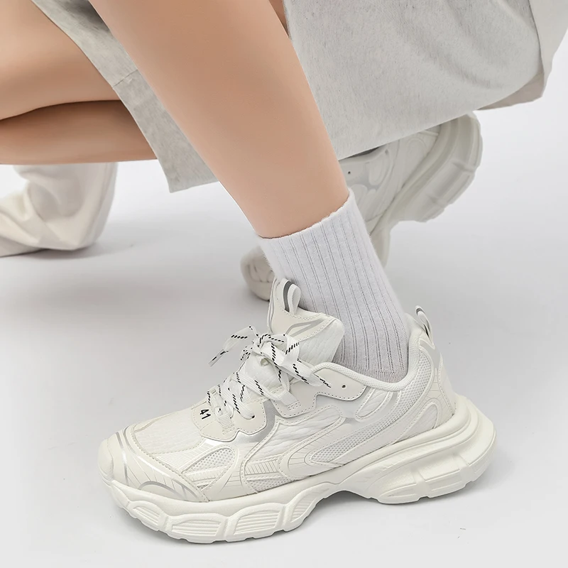New lovers soft soles running shoes burst men's shoes thick soles increase casual shoes trend all match sports shoes women
New lovers soft soles running shoes burst men's shoes thick soles increase casual shoes trend all match sports shoes women