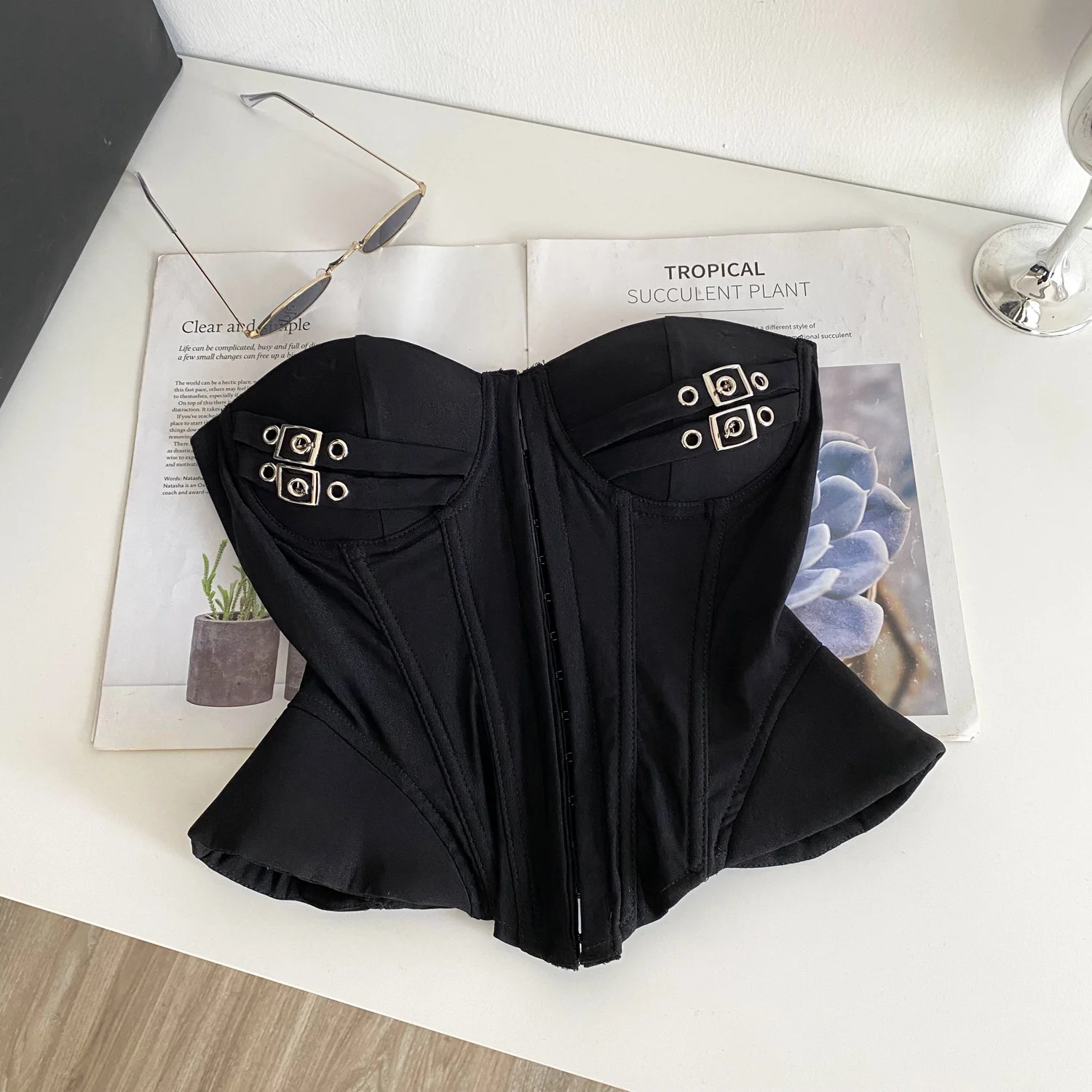 2026 Strapless Solid Black Corset Sexy Crop Top Summer Metal Buckle Backless Camisole Fashion Party Beach Tank Top Short Vest
2026 Strapless Solid Black Corset Sexy Crop Top Summer Metal Buckle Backless Camisole Fashion Party Beach Tank Top Short Vest