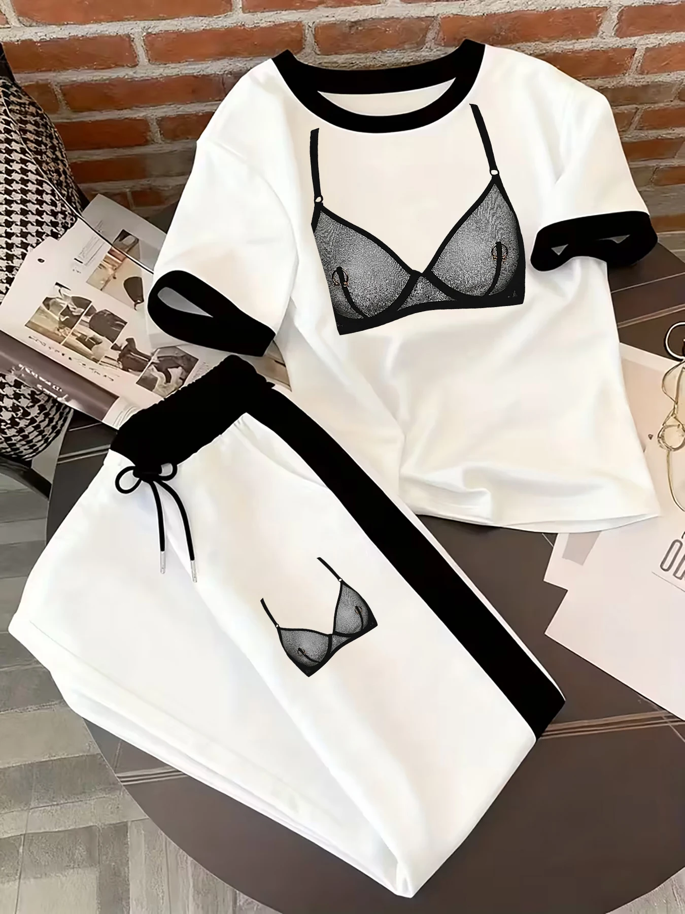 Spring and Summer Color-Block Mesh Lingerie Printed Casual Set Short-Sleeve T-Shirt + Side-Striped Jogger Sweatpants Two-Piece Set
Spring and Summer Color-Block Mesh Lingerie Printed Casual Set Short-Sleeve T-Shirt + Side-Striped Jogger Sweatpants Two-Piece Set