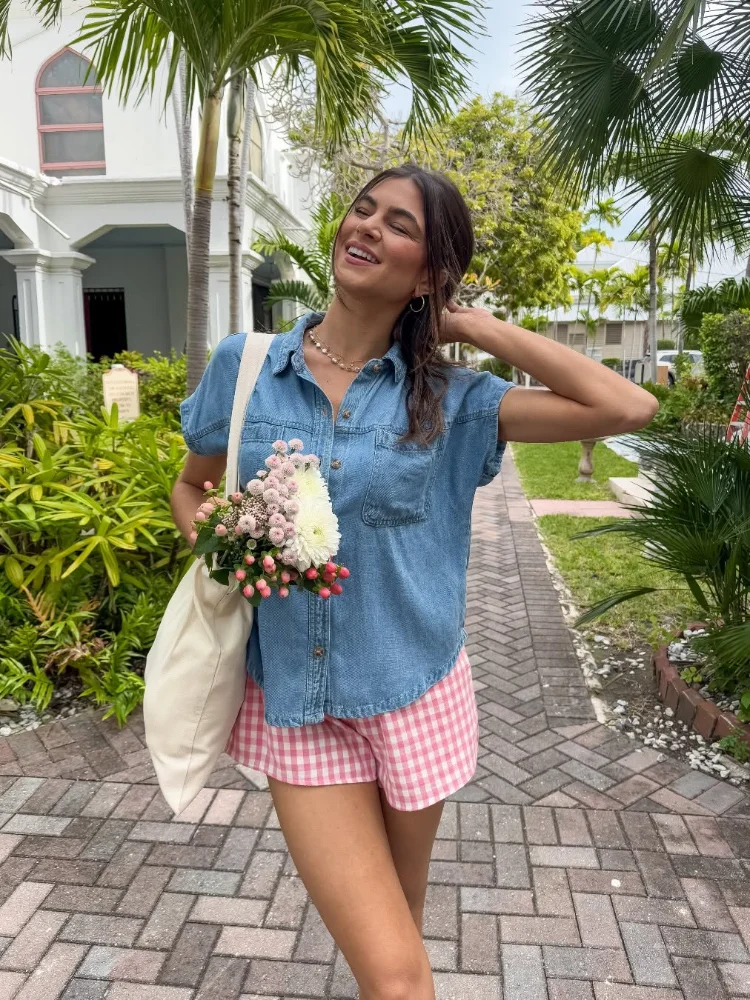 Casual Women Lapel Denim Shirt High Waist Fashion Single Breasted Short Sleeve Loose Shirts 2025 Summer Chic Lady Street Tops
Casual Women Lapel Denim Shirt High Waist Fashion Single Breasted Short Sleeve Loose Shirts 2025 Summer Chic Lady Street Tops