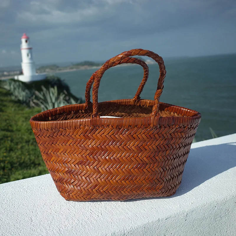 High-end French Retro Woven Basket Bag Fashionable Versatile Large Capacity Tote Women's Commuter Shoulder Bag
High-end French Retro Woven Basket Bag Fashionable Versatile Large Capacity Tote Women's Commuter Shoulder Bag